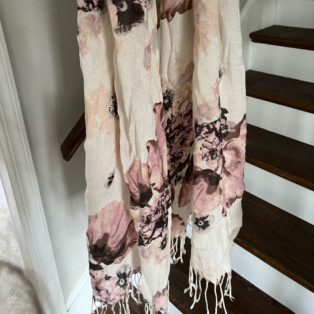 New with tag! Vintage Style Neutral Floral Scarf